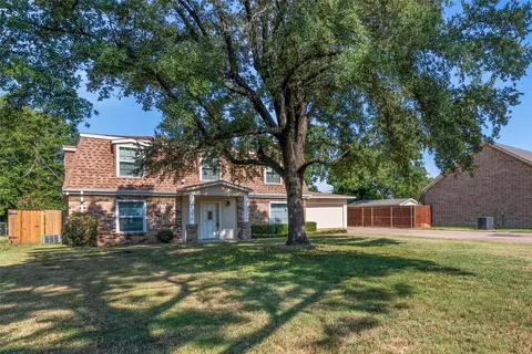 4102 Apache Trl Ct, Granbury, TX 76048