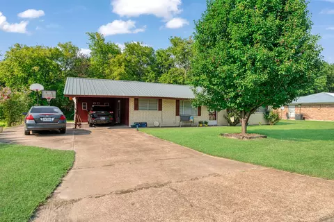 1705 W Taylor St, Clarksville, TX 75426