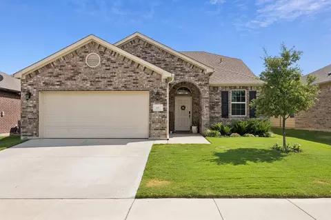 337 Emerald Creek Dr, Fort Worth, TX 76131