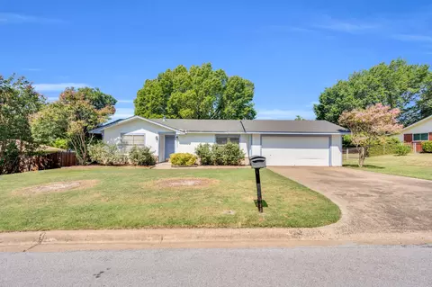 1405 Hillside Dr, Midlothian, TX 76065
