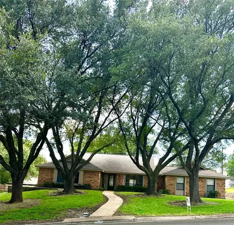604 Woodland West Dr, Woodway, TX 76712
