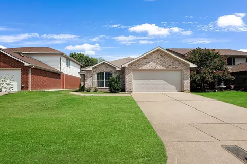 9824 Stoney Bridge Rd, Fort Worth, TX 76108