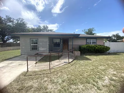15 Burleson St, Eden, TX 76837
