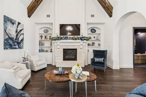 Living - 820 Wright Ln, Prosper, TX 75078 photo 1 of 4