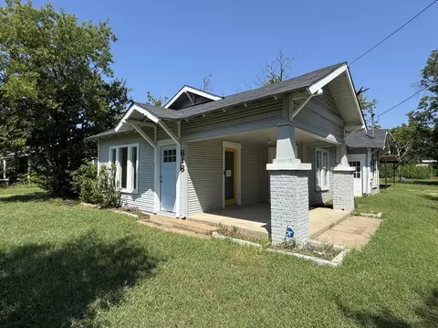 618 Woodard Ave, Cleburne, TX 76033