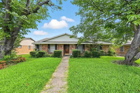 4734 Preston Trail Dr, Mesquite, TX 75150