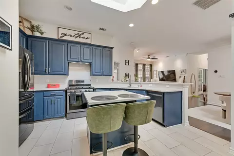 8609 Old Oak Dr, Irving, TX 75063