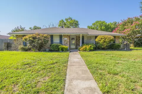 326 Lisa Ln, Desoto, TX 75115