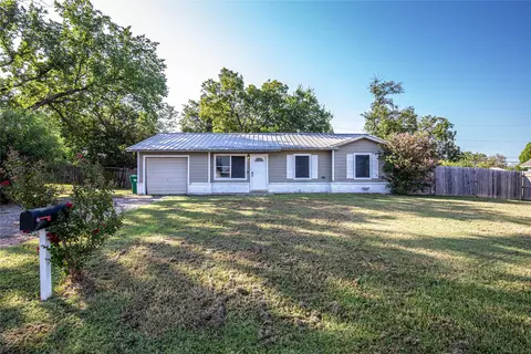 202 W Greenbriar St, Robinson, TX 76706