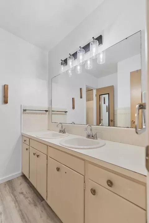 Bath - 741 E 6th St, Baird, TX 79504 photo 1 of 5