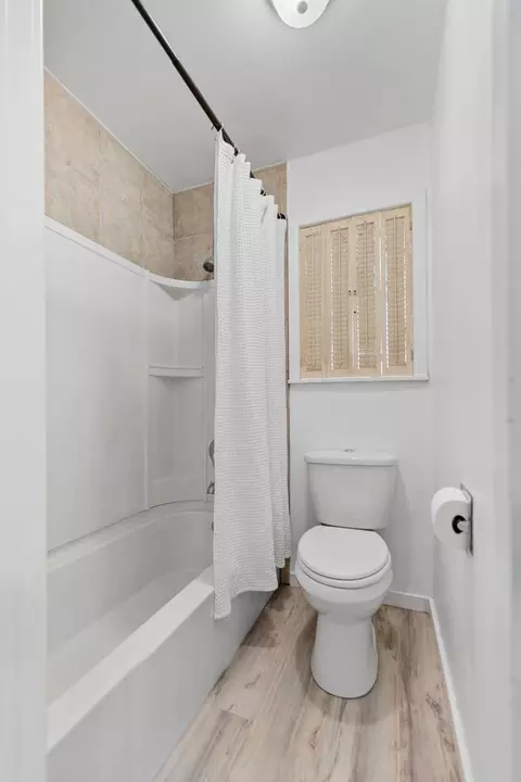 Bath - 741 E 6th St, Baird, TX 79504 photo 2 of 5