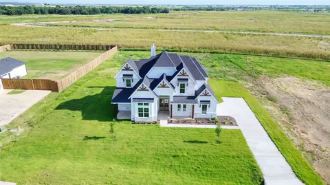 2950 Claire Dr, Midlothian, TX 76065