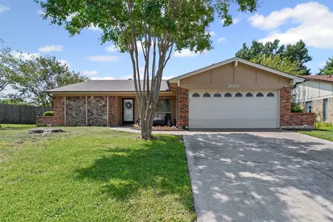 2616 Greenwood Ct, Bedford, TX 76021
