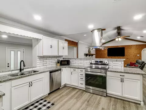 203 S Hogg St, Streetman, TX 75859