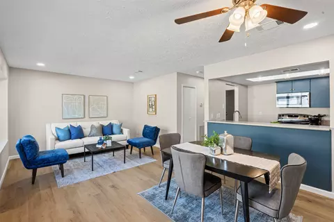 17 W Mountain Ln #38, Grand Prairie, TX 75052