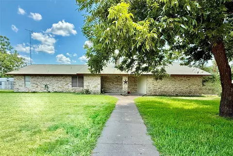 204 Park Hill Dr, Hamilton, TX 76531