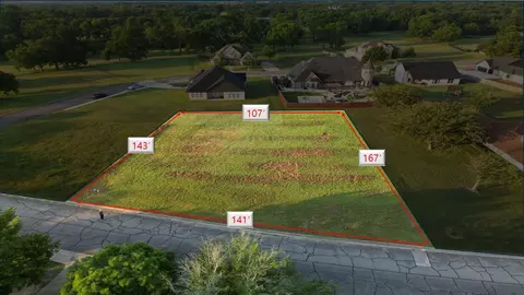 1204 Ranch Dr, Bonham, TX 75418