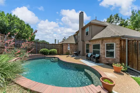 4000 Rolling Oaks Dr, Carrollton, TX 75007