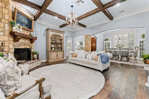 325 Canterbury Rd, Woodway, TX 76712