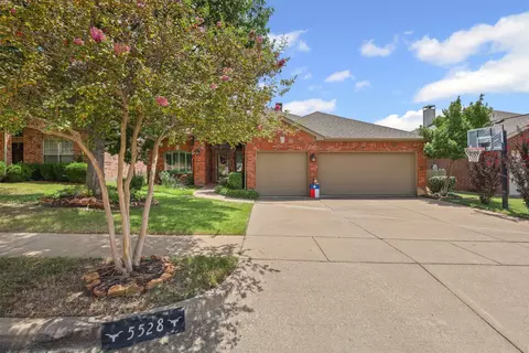5528 Canyon Lands Dr, Fort Worth, TX 76137