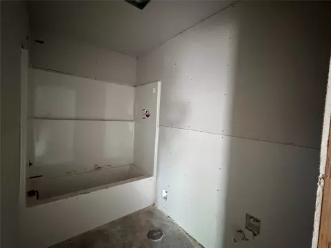 Bath - 283 Showdown Rd, Abilene, TX 79602 photo 3 of 4