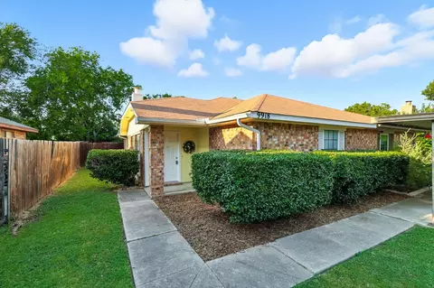 9918 Plainfield Dr, Fort Worth, TX 76108