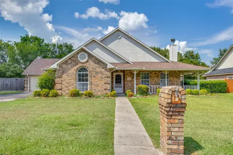 703 Mockingbird St, Bonham, TX 75418