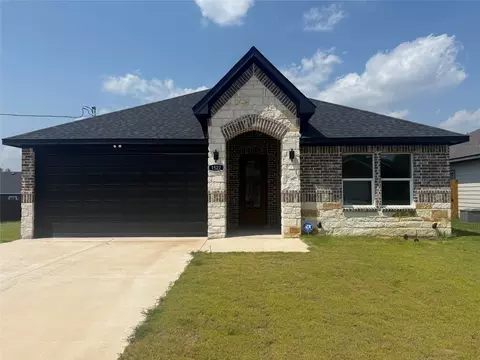 1522 Hemphill St, Greenville, TX 75401