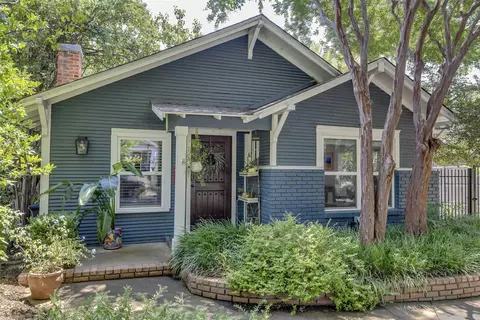 1713 Belle Pl, Fort Worth, TX 76107