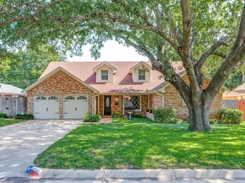 4220 Selkirk Dr W, Fort Worth, TX 76109