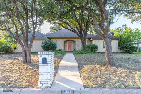 841 Green Valley Dr, Abilene, TX 79601