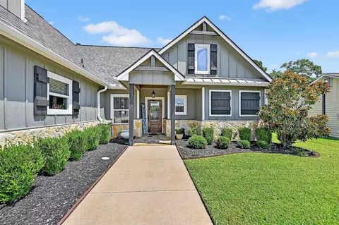 105 Seminole Dr, Lake Kiowa, TX 76240