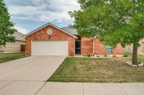 5 S Highland Dr, Sanger, TX 76266