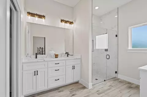 Bath - 3249 Willow Rd, Celeste, TX 75423 photo 1 of 3
