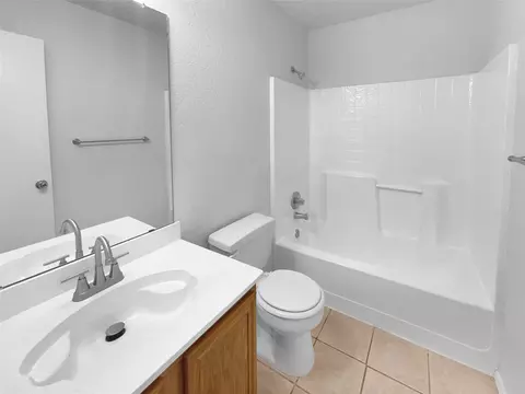 Bath - 1110 Grounds Rd, Cedar Hill, TX 75104 photo 2 of 3