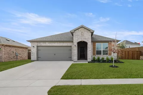 110 Honey Bee Dr, Cleburne, TX 76031
