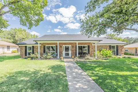 1416 Wade Dr, Bedford, TX 76022