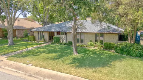 339 Hummingbird Ln, Duncanville, TX 75137