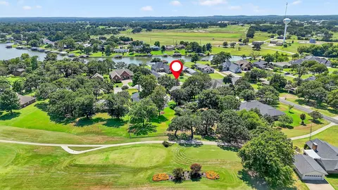 702 Kiowa Dr W, Lake Kiowa, TX 76240