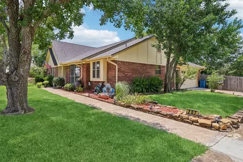 207 Stone Canyon Dr, Highland Village, TX 75077