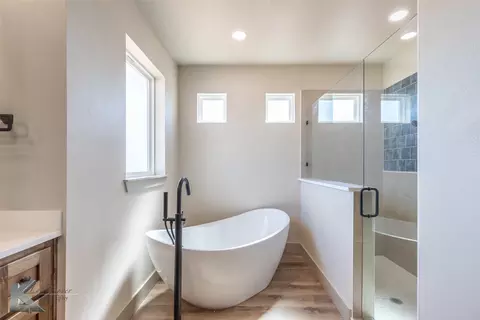 Bath - 6414 Windmill Grass Ln, Abilene, TX 79606 photo 3 of 13