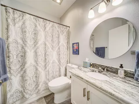Bath - 719 Normandy Dr, Euless, TX 76039 photo 4 of 5