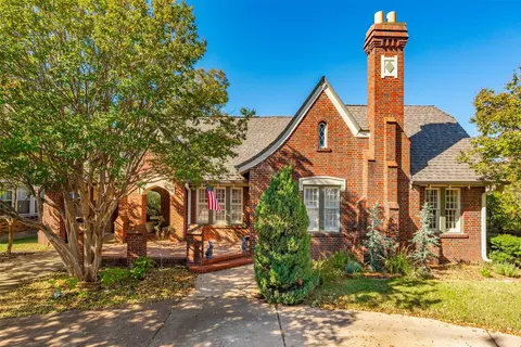 1808 Forest Park Blvd, Fort Worth, TX 76110