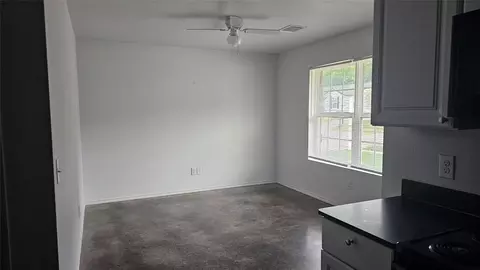 905 W Seventh St, Bonham, TX 75418