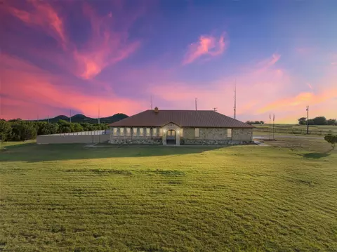 1435 Morrison Dr, Glen Rose, TX 76043