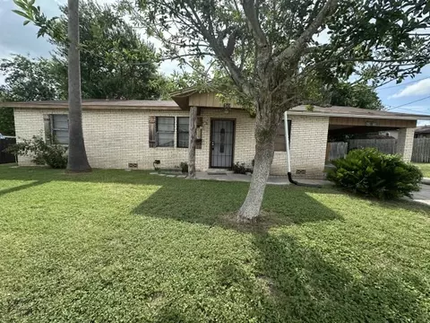 405 S 9th St, Kenedy, TX 78119