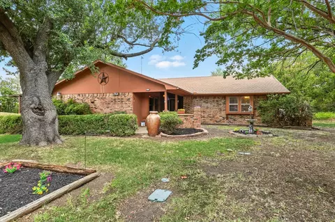 905 Clearview St, Krum, TX 76249