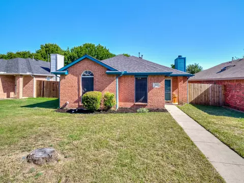 302 Bryant Ln, Cedar Hill, TX 75104