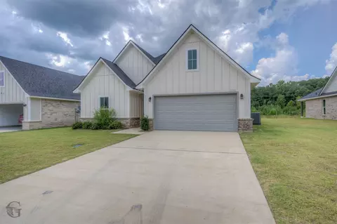 5045 Falcon Bay Dr, Shreveport, LA 71107