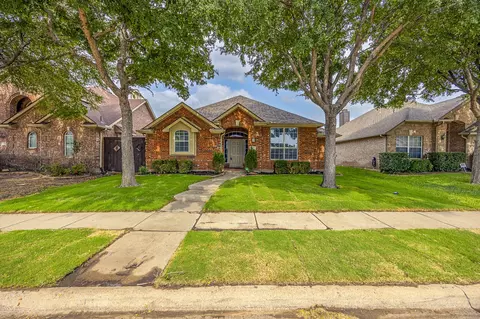 6137 Apache Dr, The Colony, TX 75056
